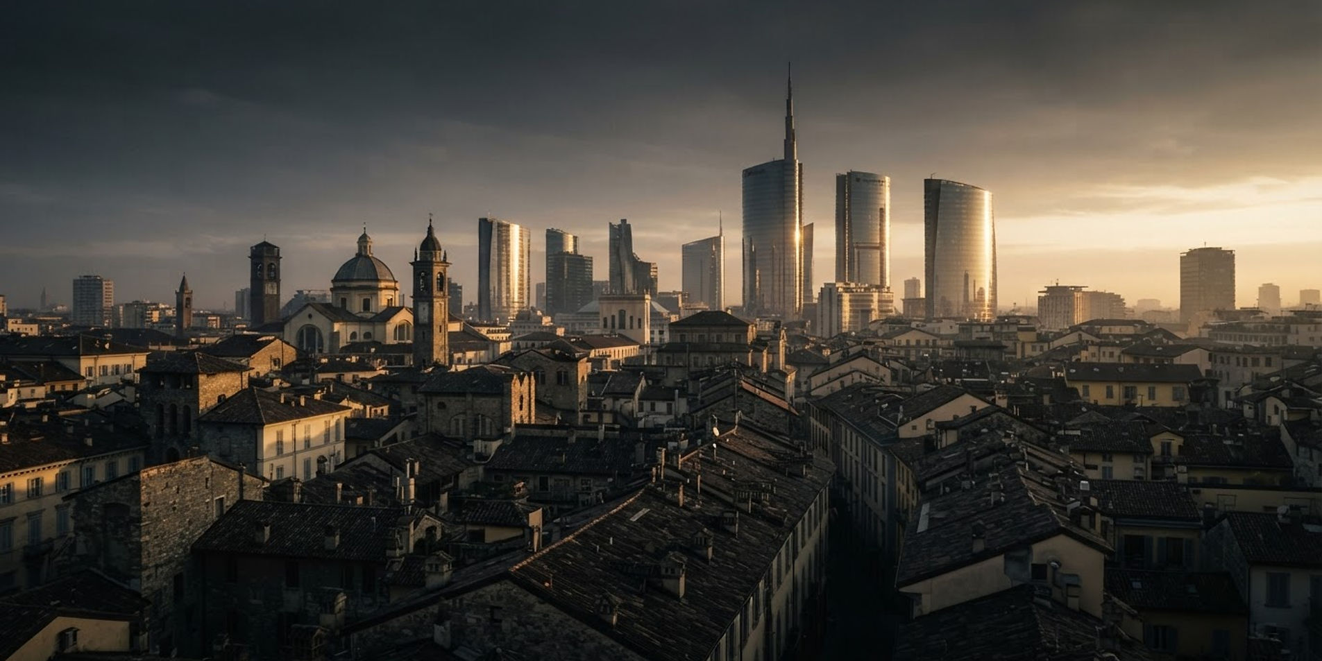 Skyline di una città italiana all'alba, tra torri moderne e tetti storici